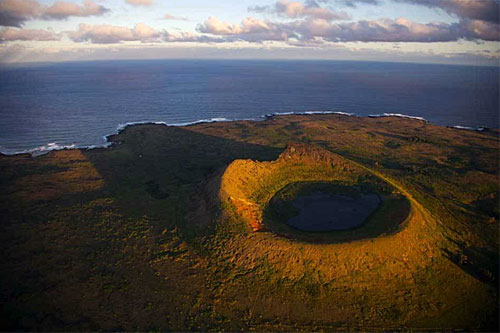 rano-raraku-volcano