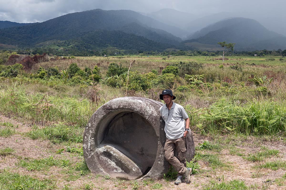 A kalamba with archaeologist Iksam Djorimi, near Hanggira village, Besoa Valley