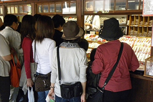 Nagano, Zenko-Ji temple, pilgrims buying shrine mementos