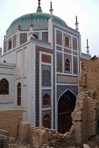 Shrine of War Mubarak, Sukkur