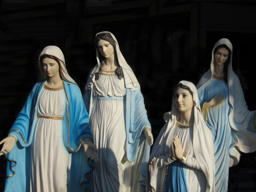 Medjugorge_mary_statues_01